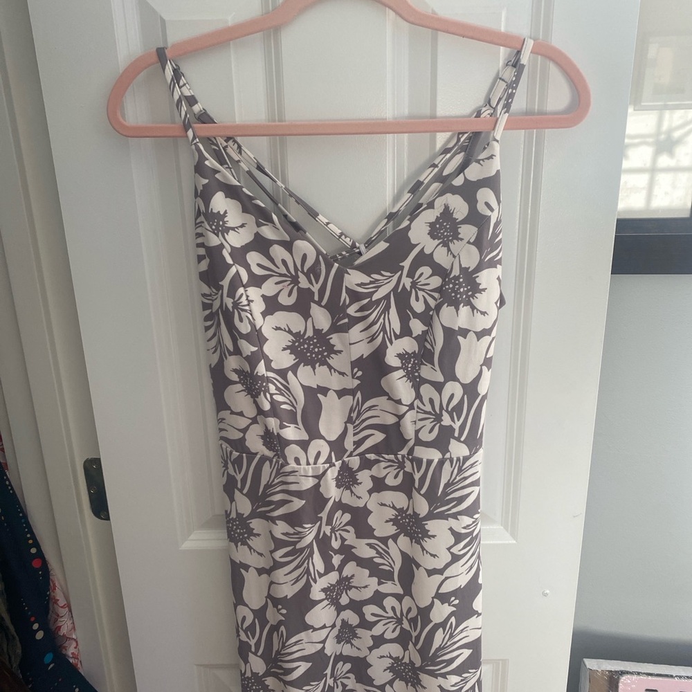 Market & Spruce Floral V-Neck Midi Dress - Gray and White